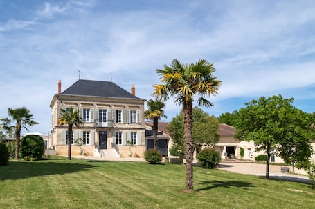 Exterior. Maison Groleau