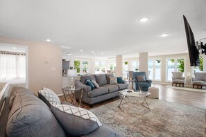 Smart TV, fireplace, video games - Amazing Decks, Sunsets & Lake Days (Sunrise Beach)