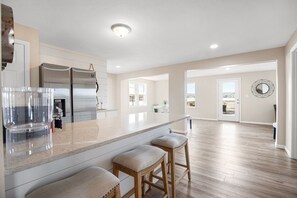 Fridge, microwave, oven, stovetop - Amazing Decks, Sunsets & Lake Days (Sunrise Beach)