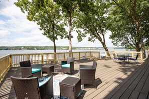 Terrace/patio - Amazing Decks, Sunsets & Lake Days (Sunrise Beach)