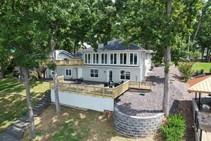 Exterior - Amazing Decks, Sunsets & Lake Days (Sunrise Beach)