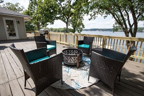 Terrace/patio - Amazing Decks, Sunsets & Lake Days (Sunrise Beach)