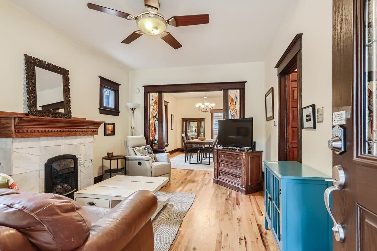 West Highland Bungalow / 2BR w/ Private Backyard