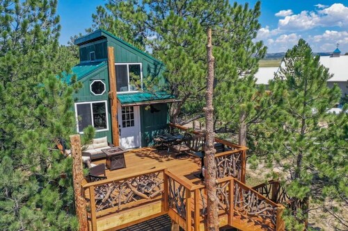 Mountainside Tree House Retreat