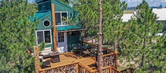 Mountainside Tree House Retreat