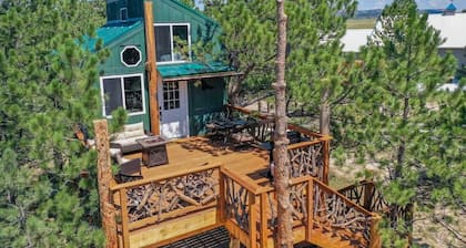Mountainside Tree House Retreat