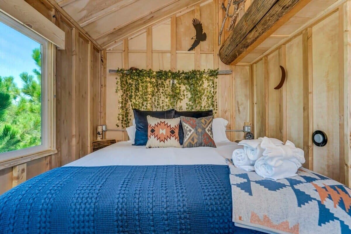 1 bedroom, desk, iron/ironing board, WiFi