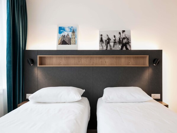 Studio, 2 Single Beds (2 adults) | In-room safe, desk, laptop workspace, blackout curtains - Adagio Access Gent Centrum Dampoort (Ghent)