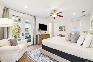 4 bedrooms, desk, iron/ironing board, travel cot - 6-Seater LSV/Golf Cart, 6 Adult Bikes + 2 Kid Bikes, Naturewalk! (Santa Rosa Beach)