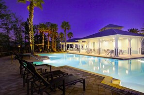 A heated pool - 6-Seater LSV/Golf Cart, 6 Adult Bikes + 2 Kid Bikes, Naturewalk! (Santa Rosa Beach)