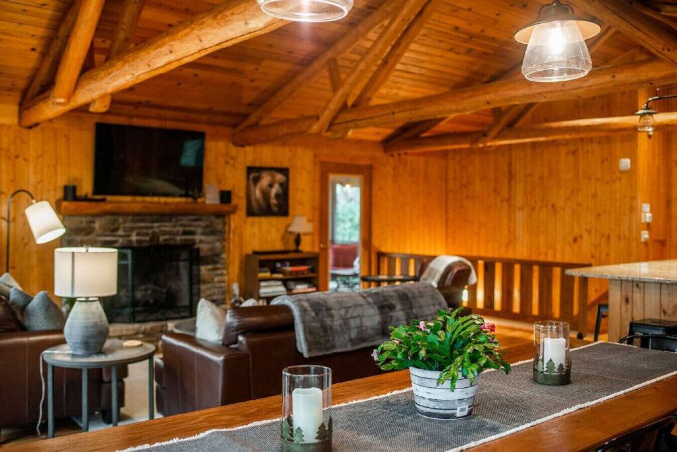 Treetop Lodge - Treehouse feel and serene views