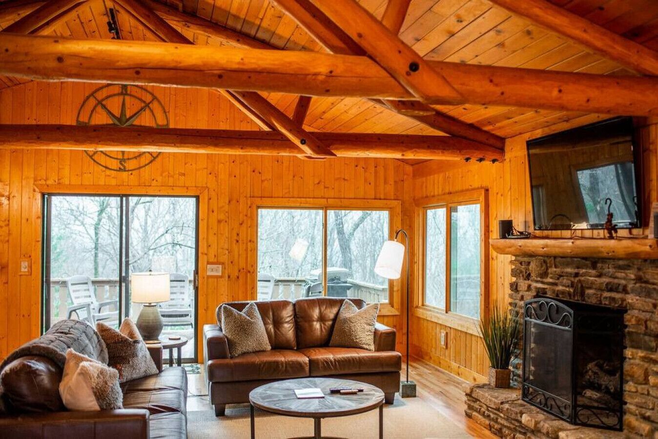 Treetop Lodge - Treehouse feel and serene views