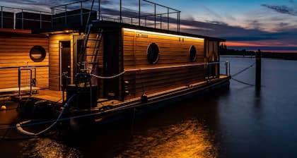 Houseboat Fjord POLARIS with bio-sauna and roof terrace in Barth