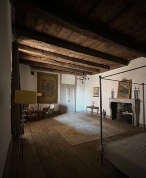 3 bedrooms, desk, free WiFi, bed sheets