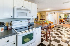 Fridge, microwave, stovetop, dishwasher - Cozy PCB Cottage ~ 1 Block to Beach! (Panama City Beach)