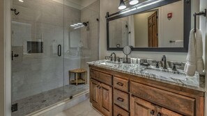 Condo, 1 Bedroom | Bathroom | Towels