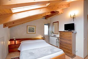 1 slaapkamer, een strijkplank/strijkijzer, gratis wifi, beddengoed