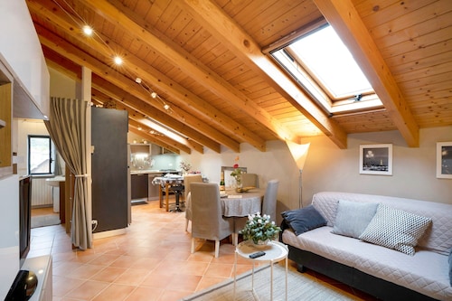 Appartement 'Mansarda Margherita' avec vue sur les montagnes & Wi-Fi