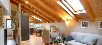 Appartamento 'Mansarda Margherita' con vista sulle montagne e Wi-Fi
