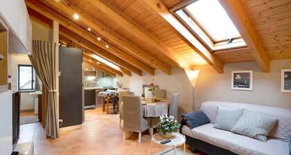 Appartement 'Mansarda Margherita' avec vue sur les montagnes & Wi-Fi