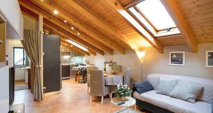 Ferienwohnung 'Mansarda Margherita' mit Bergblick und WLAN