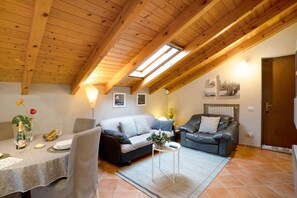 TV - Apartment 'Mansarda Margherita' with Mountain View & Wi-Fi (Gozzano)