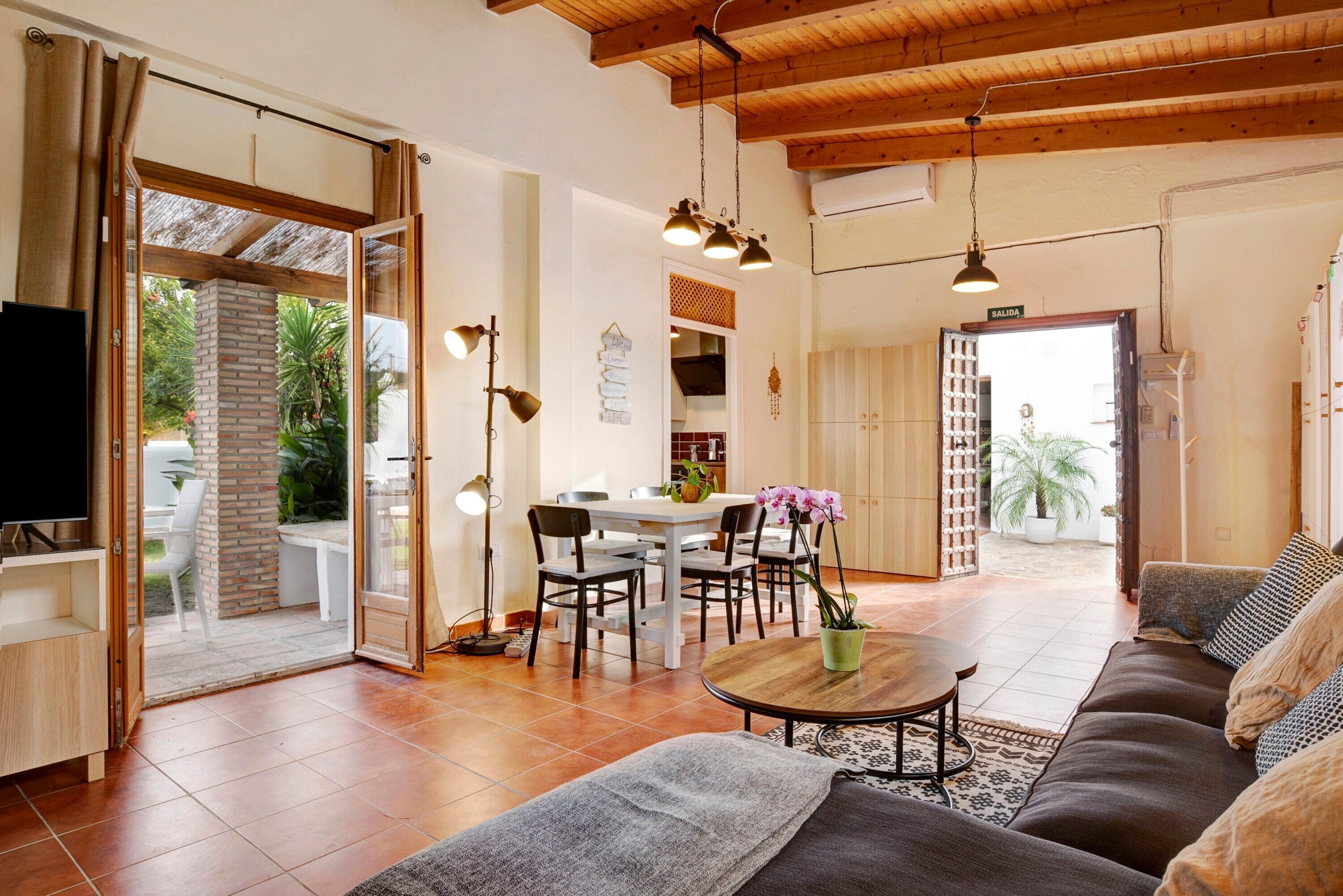 Télévision, chaîne hi-fi