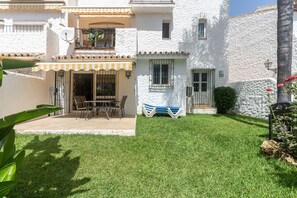 Exterior - Holiday Apartment '7A Allyson' with Pool, Private Garden & Wi-Fi (El Paraiso)
