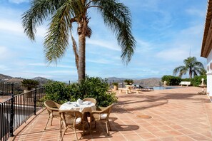 Outdoor dining - Villa 'Casa La Mirada' with Sea View, Pool & Wi-Fi (competa)