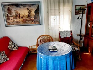 TV, fireplace, DVD player, stereo