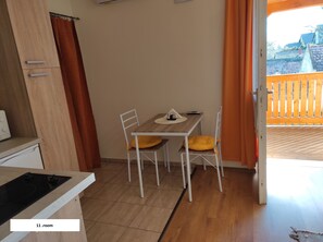 Fridge, espresso maker, electric kettle