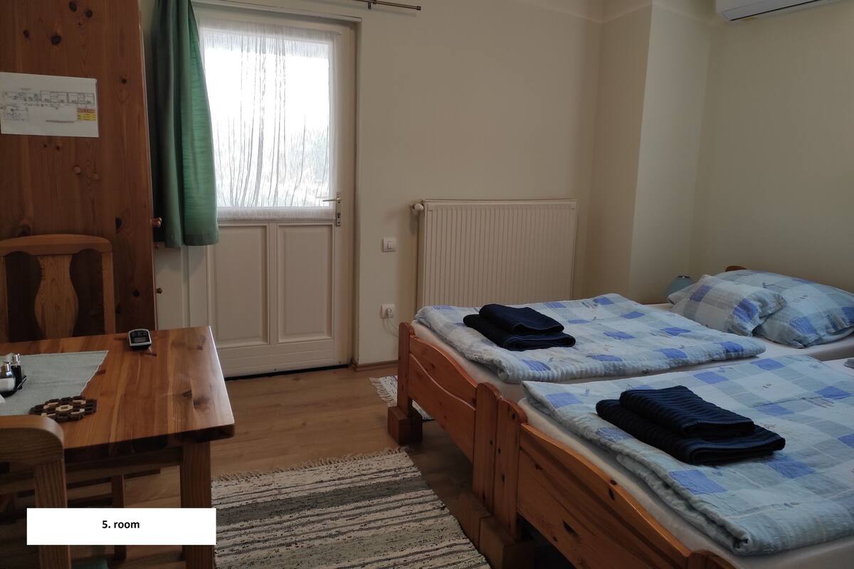 Blackout curtains, travel cot, free WiFi, bed sheets
