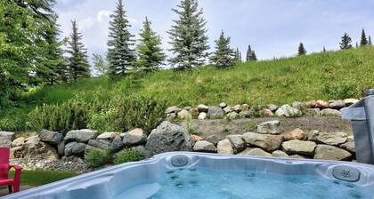 Warm and Beautiful Woodhaven Townhome at Sun Peaks