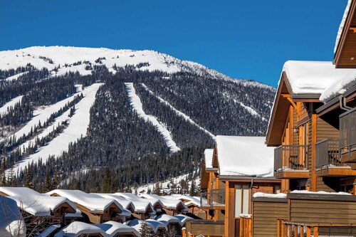 Warm and Beautiful Woodhaven Townhome at Sun Peaks 