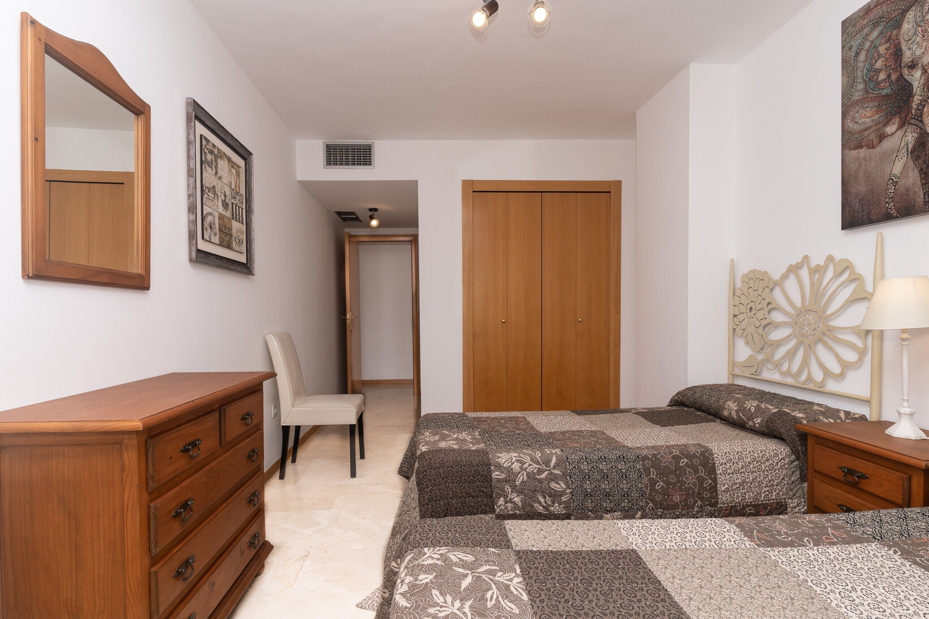 3 dormitorios, tabla de planchar con plancha, wifi gratis y ropa de cama