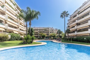 Pool - Holiday Apartment Guadalmina Alta with Mountain View, Shared Pool & Wi-Fi (San Pedro De Alcántara)