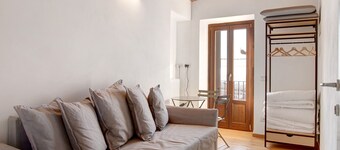 Vacation Home "Vicolo 10" with Private Balcony & Wi-Fi