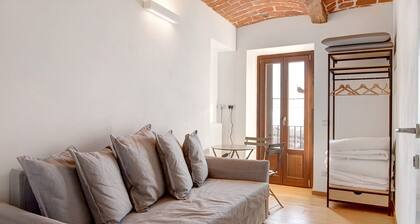 Vacation Home "Vicolo 10" with Private Balcony & Wi-Fi