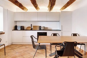 Dining - Vacation Home "Vicolo 10" with Private Balcony & Wi-Fi (Asti)