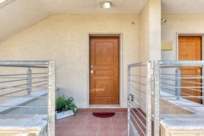 Property grounds - Holiday Home "Vista Grotta" with Terrace, Wi-Fi and Air Conditioning (Castro)