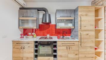 Fridge, microwave, oven, stovetop