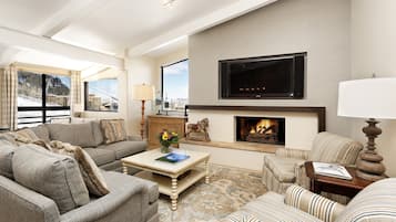 Condo, 3 Bedrooms | Living area