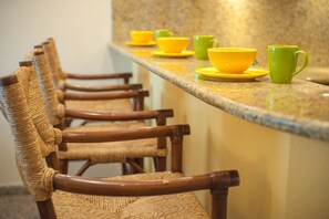 Dining - Lawson Rock - Yellowfish 211 2 Bedroom Condo by RedAwning (Roatan)