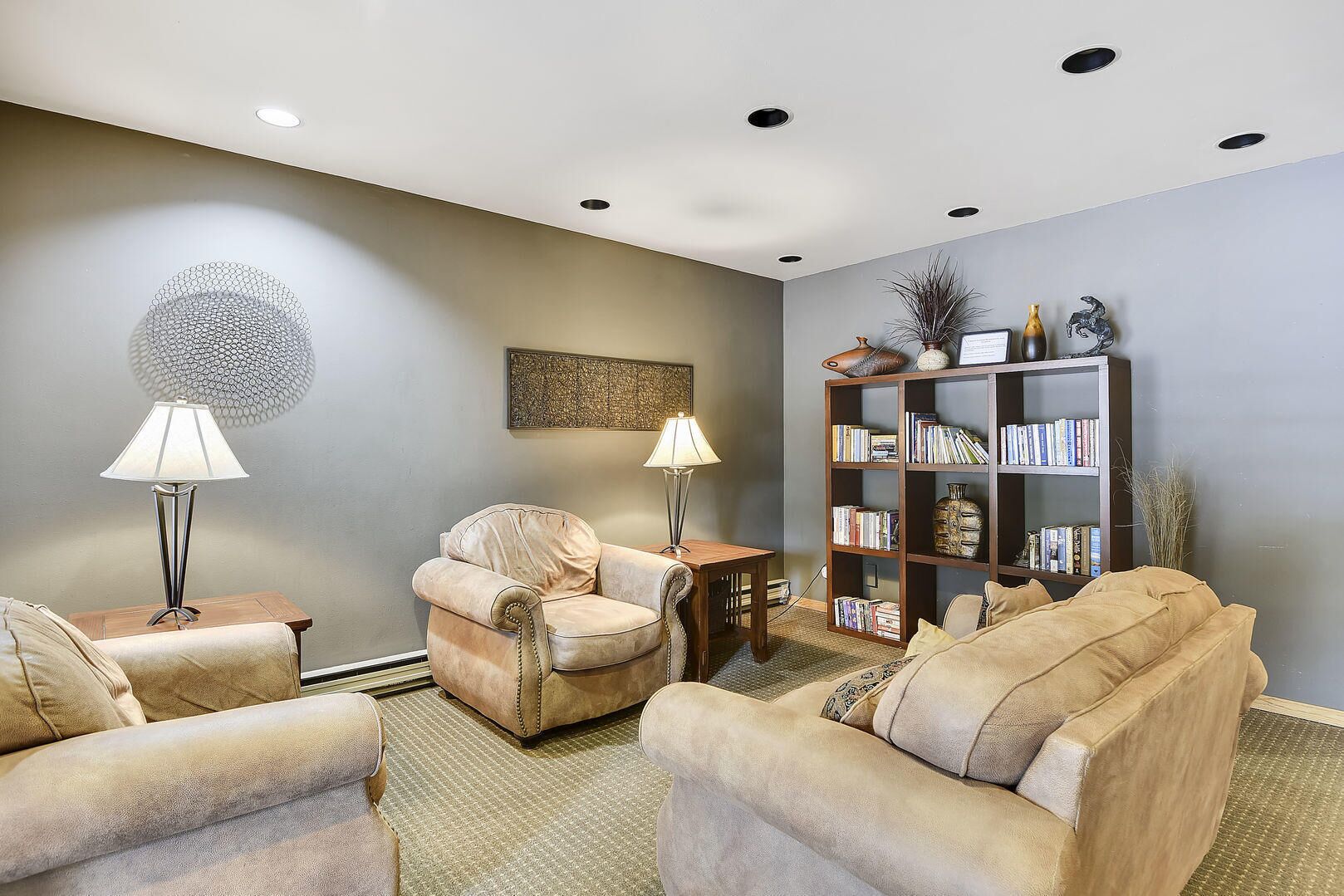 Studio | Living room | TV, fireplace