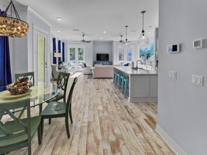 タウンホーム 3 ベッドルーム | レストラン