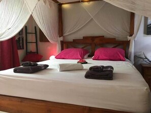1 bedroom, in-room safe, iron/ironing board, WiFi - Yuca-Spa  Studio de charme & spa-jacuzzi (Saint Paul)