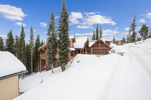 House, 6 Bedrooms | Exterior