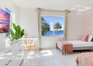 2 bedrooms, desk, iron/ironing board, WiFi