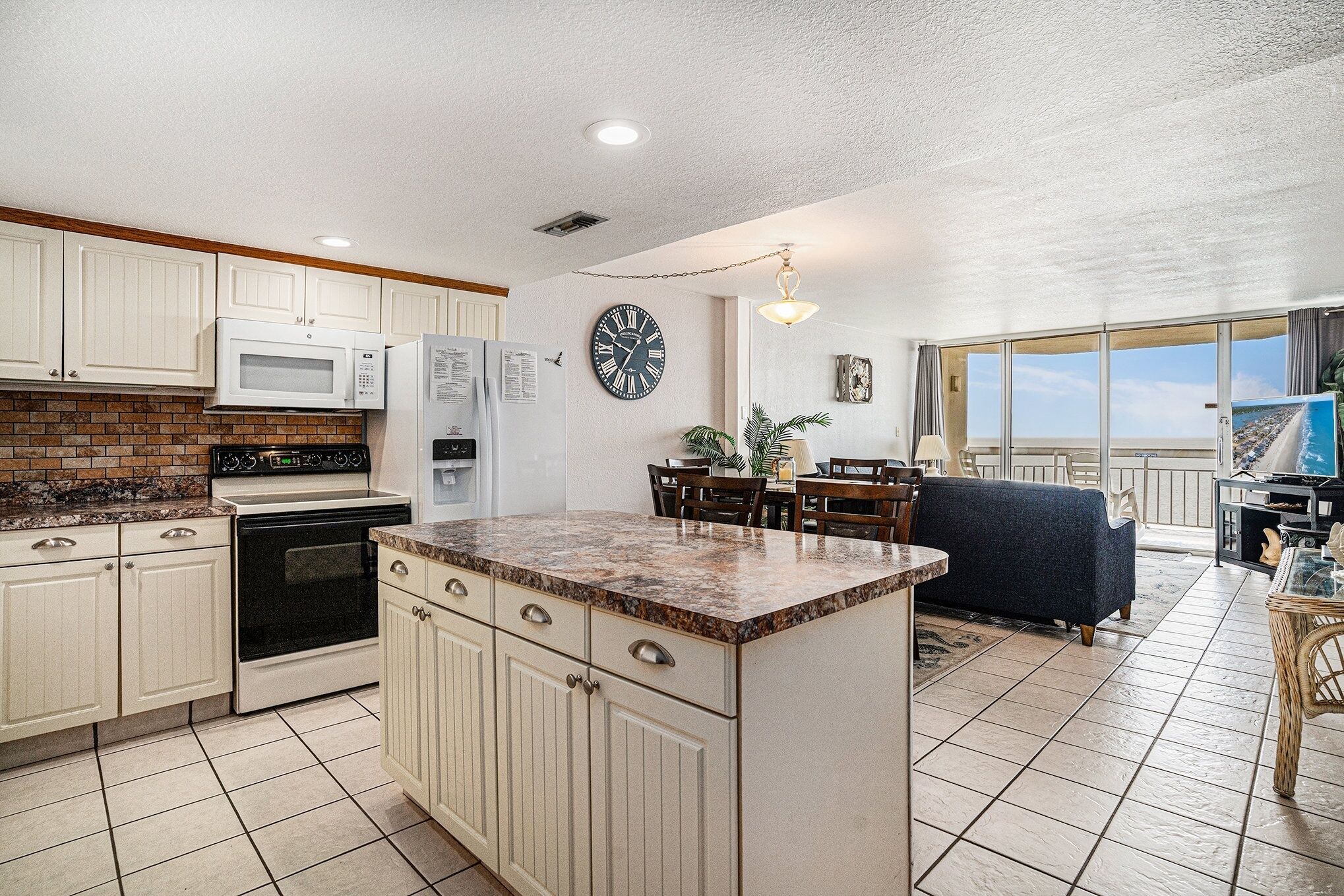 Condo, 2 quartos | Cozinha privada | Geladeira, fogão, cafeteira/chaleira, torradeira