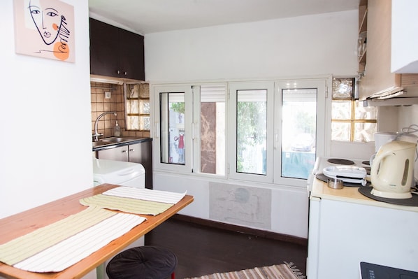 Mini-fridge, oven, stovetop, toaster